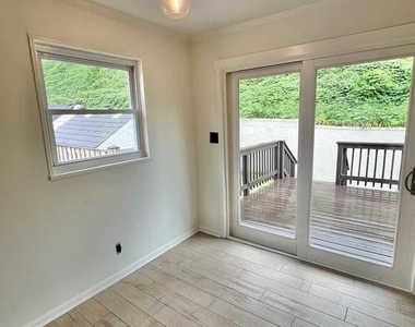 1326 S Columbus Street - Photo Thumbnail 5