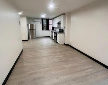 4804 Chester Avenue - Photo Thumbnail 5