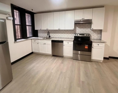 4804 Chester Avenue - Photo Thumbnail 3