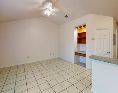 412 Burleson St - Photo Thumbnail 3