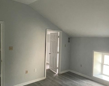 4520 Baker Street - Photo Thumbnail 9
