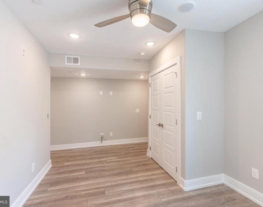 421 W Cumberland St - Photo Thumbnail 9