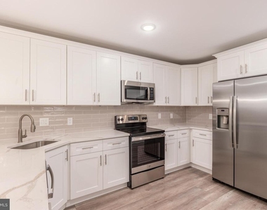 421 W Cumberland St - Photo Thumbnail 2