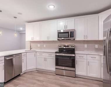 421 W Cumberland St - Photo Thumbnail 1