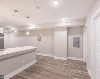 421 W Cumberland St - Photo Thumbnail 4