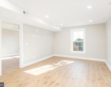 2304 N 9th Street - Photo Thumbnail 13
