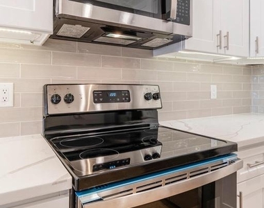 2304 N 9th Street - Photo Thumbnail 6