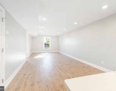 2304 N 9th Street - Photo Thumbnail 10