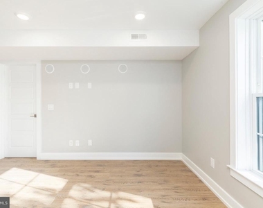 2304 N 9th Street - Photo Thumbnail 15
