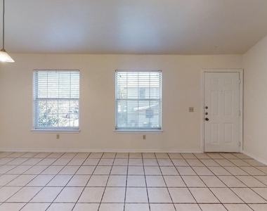 412 Burleson St - Photo Thumbnail 1