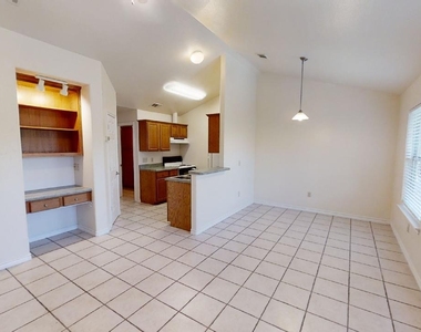 412 Burleson St - Photo Thumbnail 2