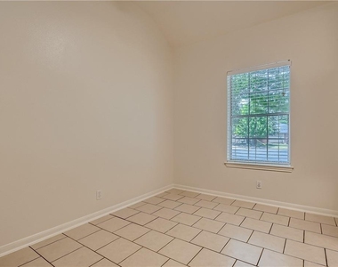 102 Osage Ct - Photo Thumbnail 13