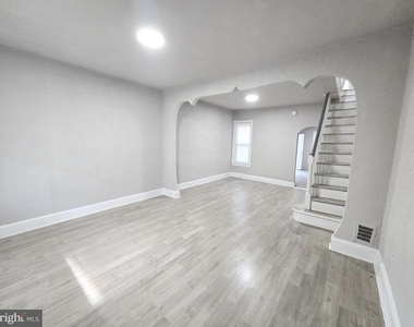 4436 N Chadwick Street - Photo Thumbnail 4
