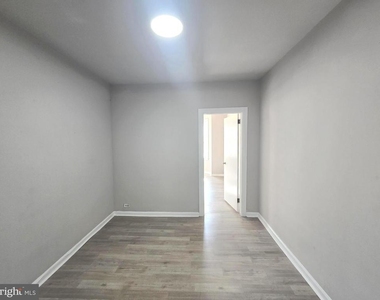 4436 N Chadwick Street - Photo Thumbnail 10