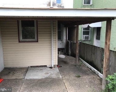 4639 Worth St - Photo Thumbnail 4