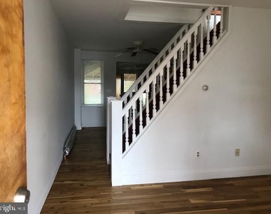4639 Worth St - Photo Thumbnail 2