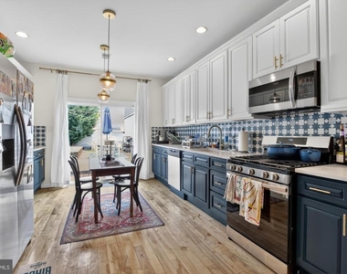2053 E Sergeant Street - Photo Thumbnail 5