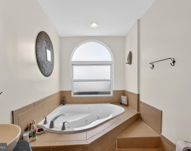 2053 E Sergeant Street - Photo Thumbnail 23