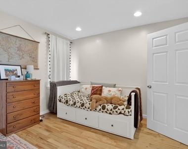 2053 E Sergeant Street - Photo Thumbnail 20