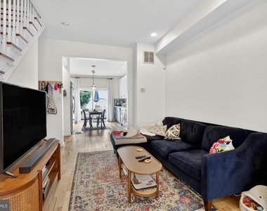 2053 E Sergeant Street - Photo Thumbnail 3
