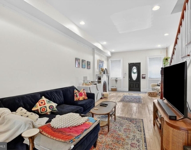 2053 E Sergeant Street - Photo Thumbnail 4
