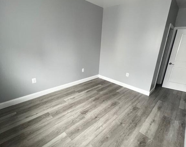 1611-15 Ridge Avenue - Photo Thumbnail 23