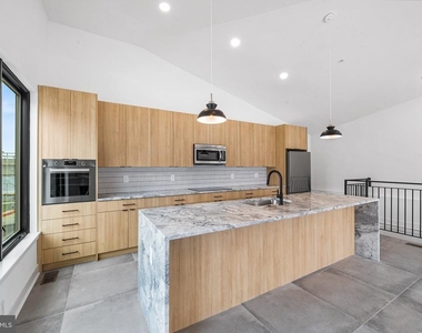 1772 N Front Street - Photo Thumbnail 8