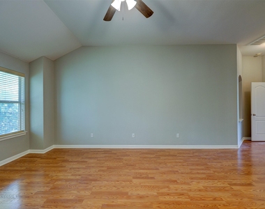 1554 Homewood Cir - Photo Thumbnail 31
