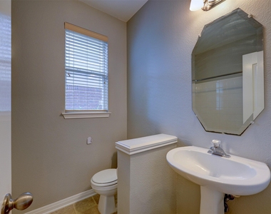 1554 Homewood Cir - Photo Thumbnail 19