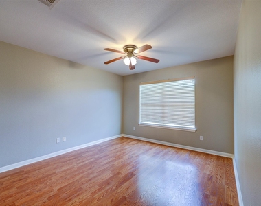 1554 Homewood Cir - Photo Thumbnail 24