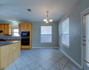 1554 Homewood Cir - Photo Thumbnail 13
