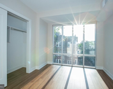 4534 Spruce Street - Photo Thumbnail 4