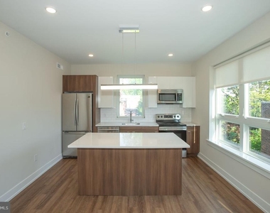 4534 Spruce Street - Photo Thumbnail 3