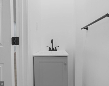 1612 S 24th Street - Photo Thumbnail 4