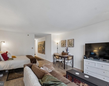 2020 Walnut Street - Photo Thumbnail 3