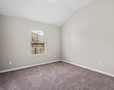 2923 Bluffstone Dr - Photo Thumbnail 12