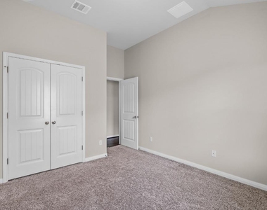 2923 Bluffstone Dr - Photo Thumbnail 13