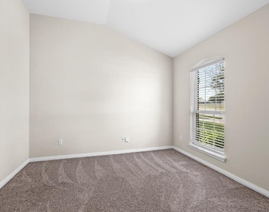 2923 Bluffstone Dr - Photo Thumbnail 4