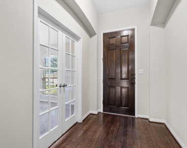 2923 Bluffstone Dr - Photo Thumbnail 3