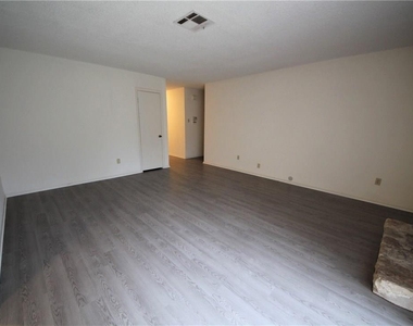 3206 Spaniel Dr - Photo Thumbnail 4