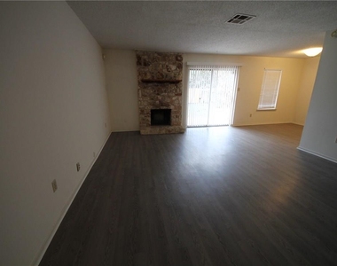 3206 Spaniel Dr - Photo Thumbnail 5