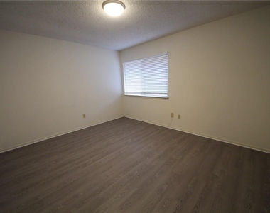 3206 Spaniel Dr - Photo Thumbnail 9