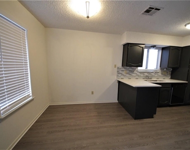 3206 Spaniel Dr - Photo Thumbnail 8