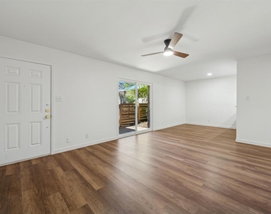 7801 Shoal Creek Blvd - Photo Thumbnail 4