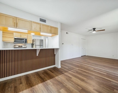 7801 Shoal Creek Blvd - Photo Thumbnail 7