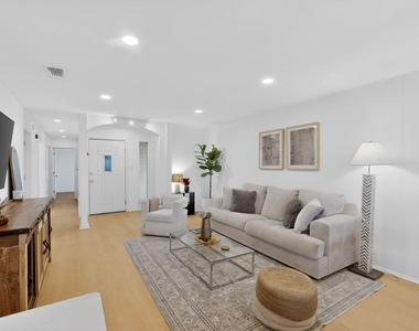 9807 Dallum Dr - Photo Thumbnail 3