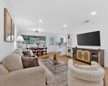9807 Dallum Dr - Photo Thumbnail 5