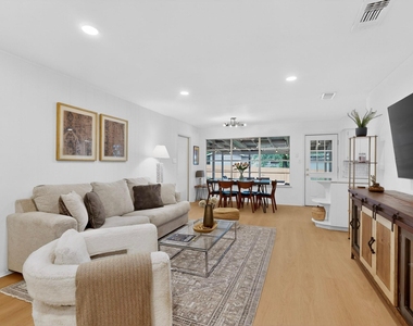 9807 Dallum Dr - Photo Thumbnail 4