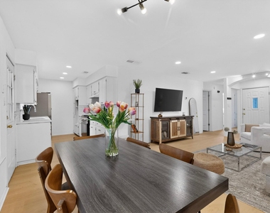 9807 Dallum Dr - Photo Thumbnail 6