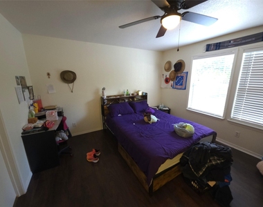 1600 Hollow Tree Blvd - Photo Thumbnail 6